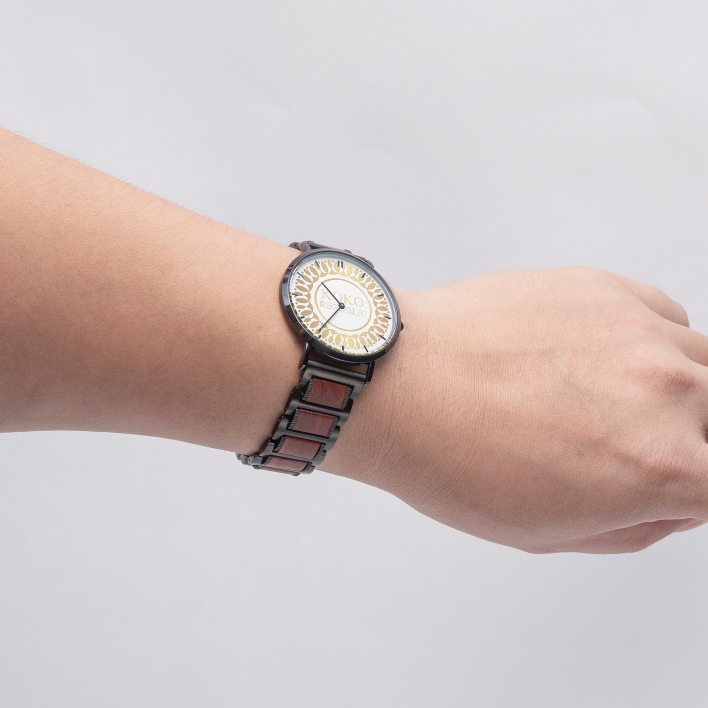 kokorepublic 731. New wooden Strap Quartz Watch - With Indicators